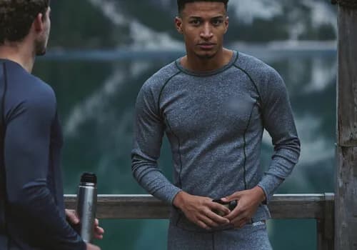 Jaką koszulkę w góry wybrać, aby czuć się komfortowo i bezpiecznie