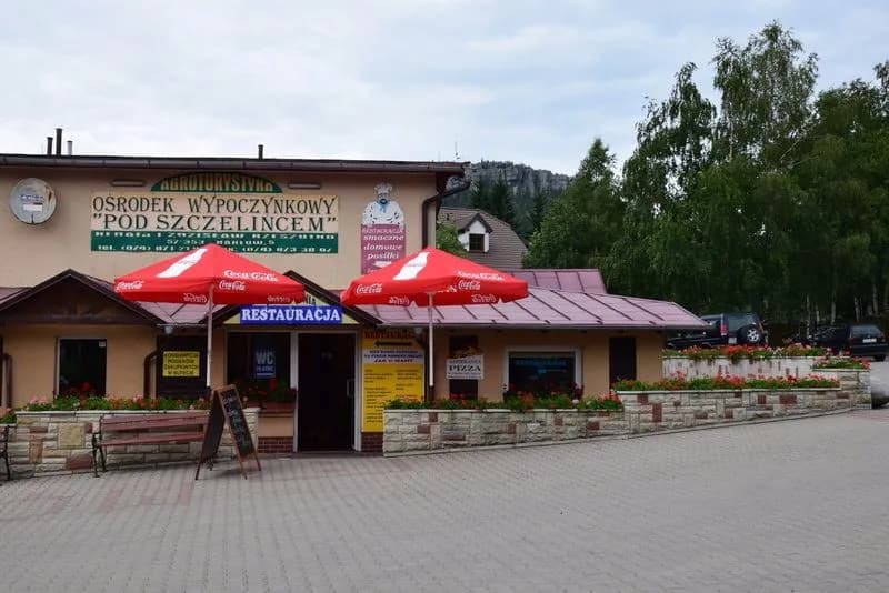 Gdzie zjeść w Karłowie? Odkryj najlepsze lokalne restauracje