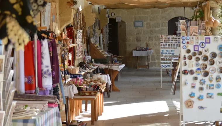 Co warto przywieźć z Cypru? Unikalne pamiątki, które zachwycą