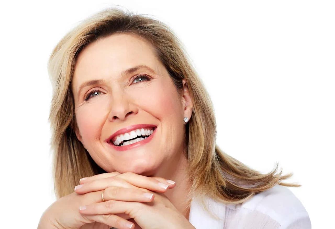 Ile kosztuje proteza zębowa góra i dół? Ceny, rodzaje i porady